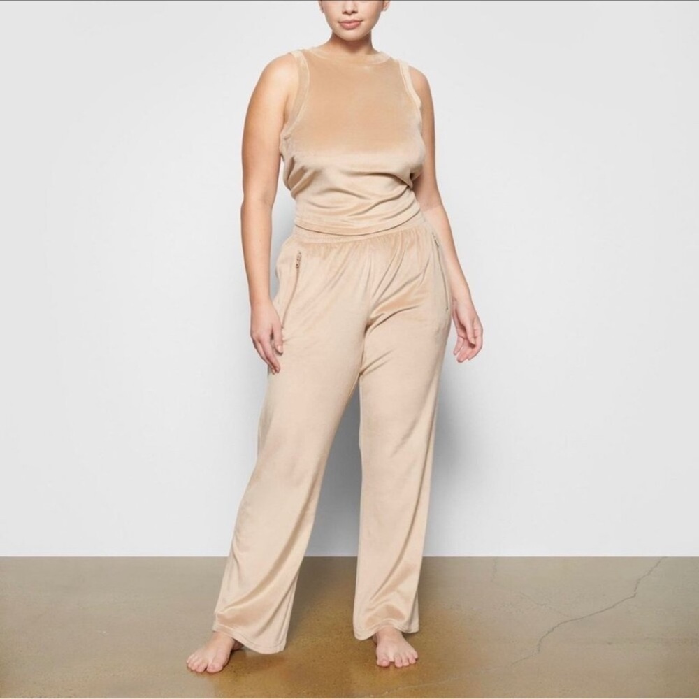SKIMS Velour High Rise Wide Leg Pant. Honey. Size XL EUC. - Picture 3 of 7